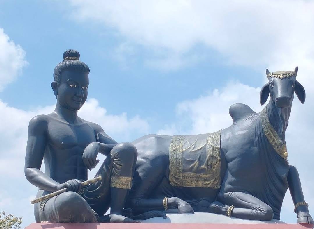 รูปปั้นพระโค พระแก้ว ในจังหวัดกัมปงชนัง รูปจาก ASEAN Skyline - 🇰🇭🇰🇭🇰🇭🇰🇭🇰🇭 Preah Ko Preah Keo statue in Kampong... | Facebook